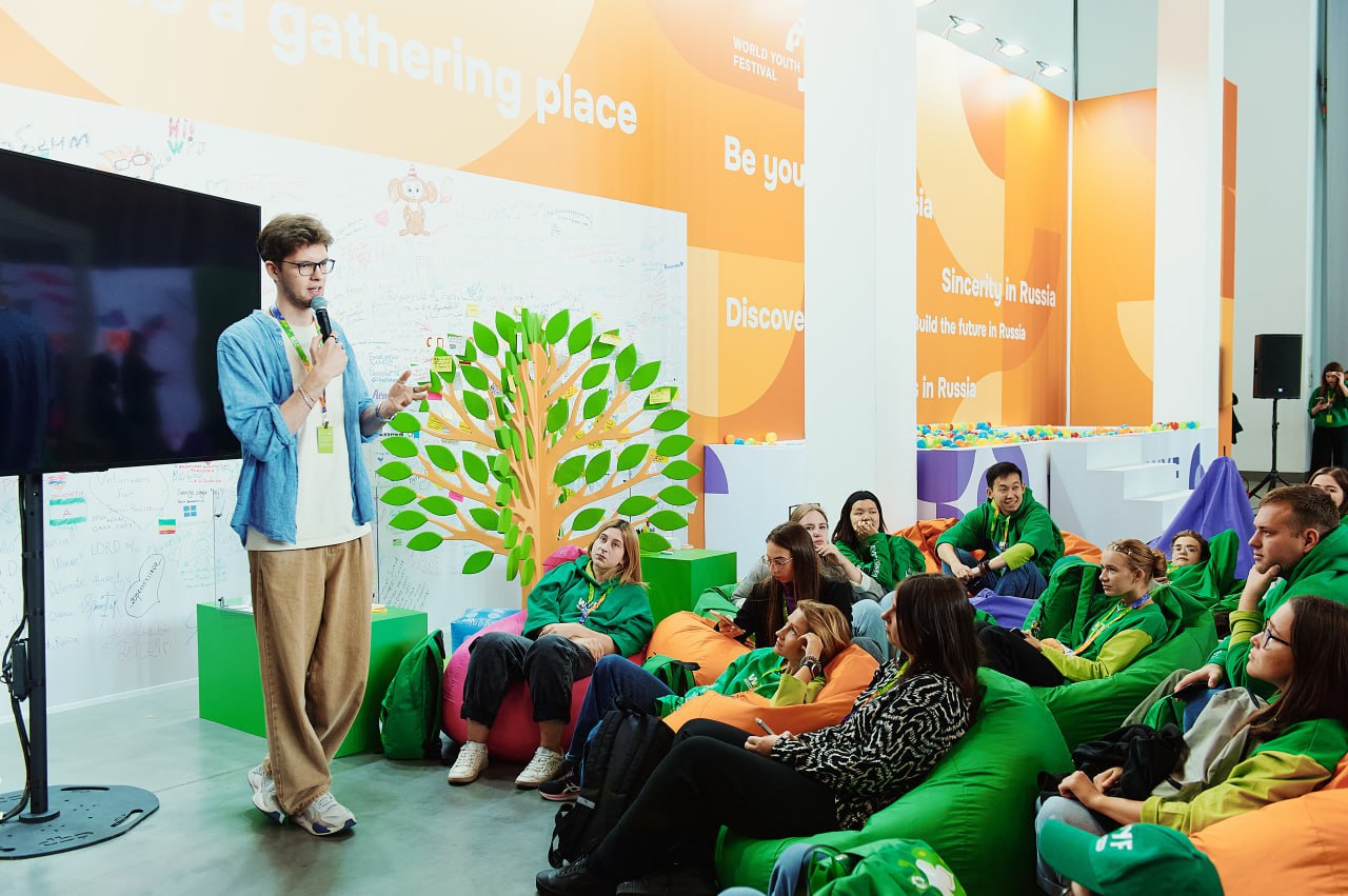 В Нижнем Новгороде участники Слёта Всемирного фестиваля молодёжи-2025 попробовали себя в игре «Стартап как диплом»